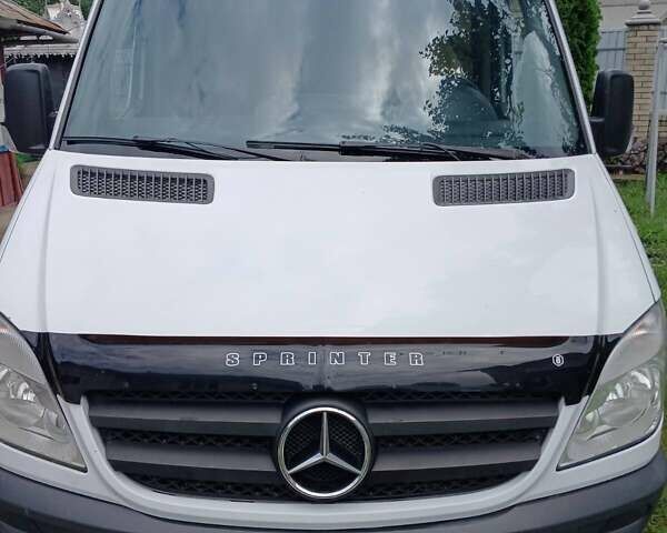 Белый Мерседес Sprinter, объемом двигателя 2.15 л и пробегом 340 тыс. км за 12300 $, фото 1 на Automoto.ua