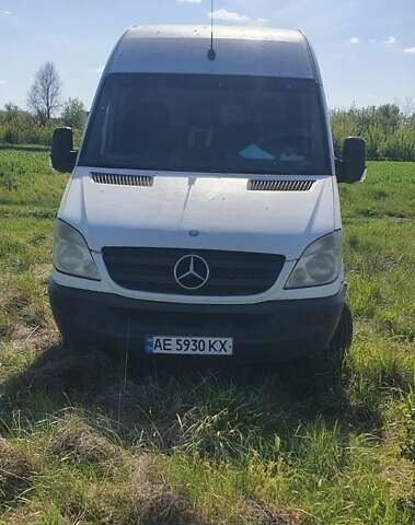 Белый Мерседес Sprinter, объемом двигателя 2.1 л и пробегом 430 тыс. км за 8900 $, фото 6 на Automoto.ua