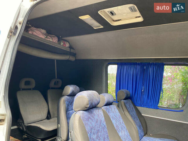 Белый Мерседес Sprinter, объемом двигателя 2.1 л и пробегом 500 тыс. км за 11800 $, фото 6 на Automoto.ua