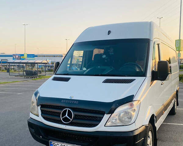 Белый Мерседес Sprinter, объемом двигателя 2.2 л и пробегом 500 тыс. км за 9400 $, фото 1 на Automoto.ua