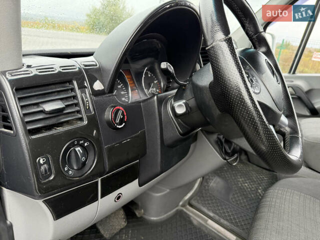 Белый Мерседес Sprinter, объемом двигателя 3 л и пробегом 700 тыс. км за 20488 $, фото 16 на Automoto.ua