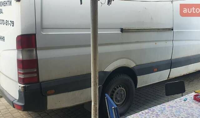 Белый Мерседес Sprinter, объемом двигателя 2.1 л и пробегом 430 тыс. км за 8900 $, фото 5 на Automoto.ua