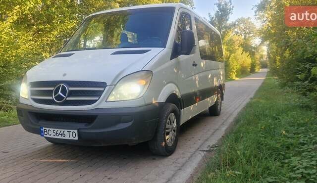 Белый Мерседес Sprinter, объемом двигателя 2.1 л и пробегом 600 тыс. км за 9450 $, фото 1 на Automoto.ua