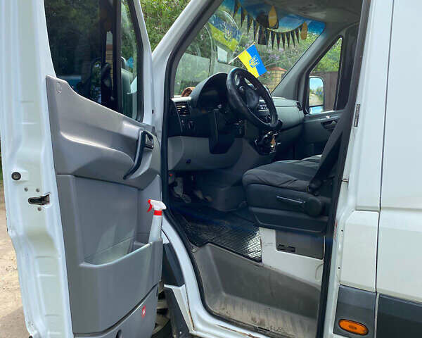 Белый Мерседес Sprinter, объемом двигателя 2.1 л и пробегом 500 тыс. км за 11800 $, фото 25 на Automoto.ua