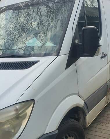 Белый Мерседес Sprinter, объемом двигателя 2.1 л и пробегом 430 тыс. км за 8900 $, фото 2 на Automoto.ua