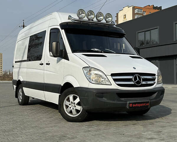 Белый Мерседес Sprinter, объемом двигателя 2.99 л и пробегом 228 тыс. км за 13900 $, фото 1 на Automoto.ua