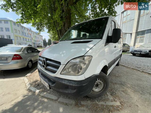 Белый Мерседес Sprinter, объемом двигателя 2.15 л и пробегом 555 тыс. км за 7800 $, фото 2 на Automoto.ua