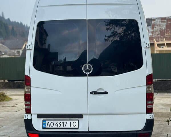 Белый Мерседес Sprinter, объемом двигателя 2.15 л и пробегом 315 тыс. км за 9000 $, фото 6 на Automoto.ua