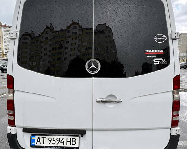 Белый Мерседес Sprinter, объемом двигателя 2.15 л и пробегом 408 тыс. км за 11500 $, фото 4 на Automoto.ua