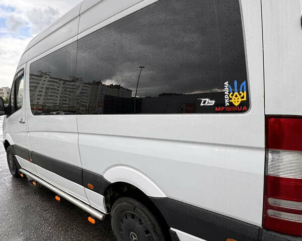Белый Мерседес Sprinter, объемом двигателя 2.15 л и пробегом 408 тыс. км за 11500 $, фото 6 на Automoto.ua