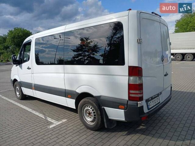 Белый Мерседес Sprinter, объемом двигателя 2.15 л и пробегом 340 тыс. км за 12300 $, фото 4 на Automoto.ua