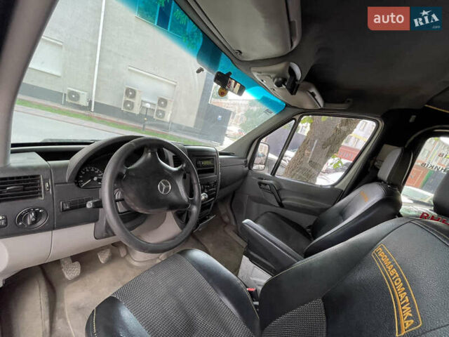 Белый Мерседес Sprinter, объемом двигателя 2.15 л и пробегом 555 тыс. км за 7800 $, фото 7 на Automoto.ua