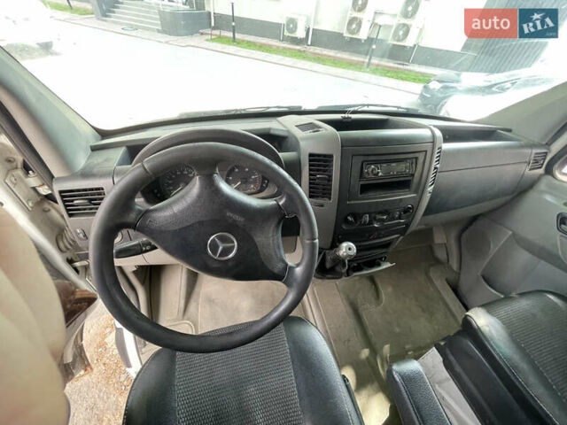 Белый Мерседес Sprinter, объемом двигателя 2.15 л и пробегом 555 тыс. км за 7800 $, фото 6 на Automoto.ua