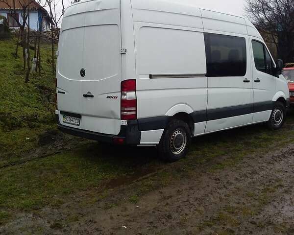 Белый Мерседес Sprinter, объемом двигателя 2.2 л и пробегом 270 тыс. км за 12000 $, фото 1 на Automoto.ua