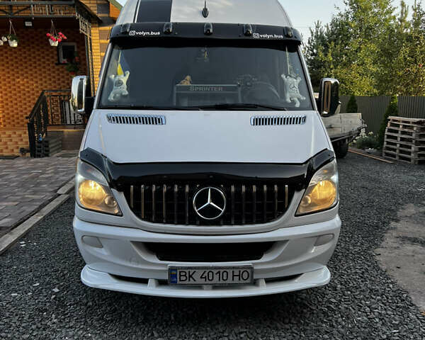 Белый Мерседес Sprinter, объемом двигателя 2.1 л и пробегом 320 тыс. км за 13200 $, фото 8 на Automoto.ua
