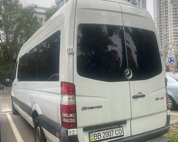 Белый Мерседес Sprinter, объемом двигателя 2.1 л и пробегом 148 тыс. км за 15000 $, фото 2 на Automoto.ua