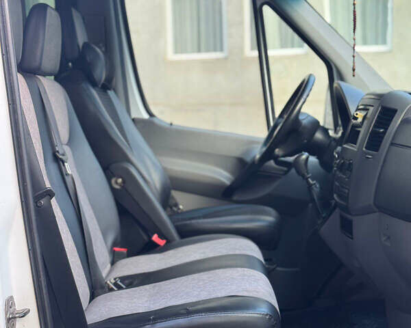 Белый Мерседес Sprinter, объемом двигателя 2.15 л и пробегом 315 тыс. км за 9000 $, фото 8 на Automoto.ua