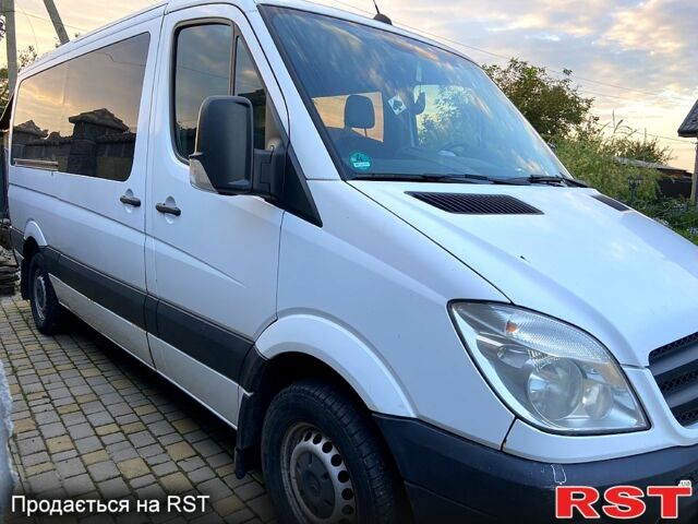 Белый Мерседес Sprinter, объемом двигателя 2.1 л и пробегом 308 тыс. км за 9500 $, фото 1 на Automoto.ua