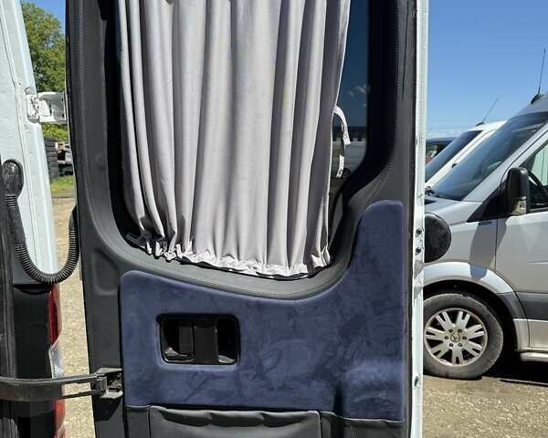 Белый Мерседес Sprinter, объемом двигателя 2.2 л и пробегом 240 тыс. км за 15000 $, фото 10 на Automoto.ua