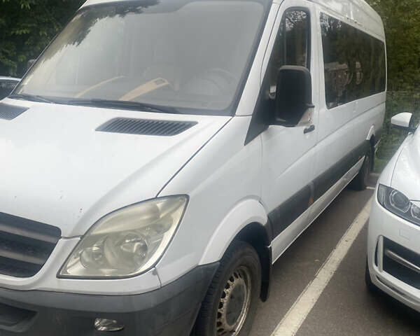 Белый Мерседес Sprinter, объемом двигателя 2.1 л и пробегом 148 тыс. км за 15000 $, фото 1 на Automoto.ua