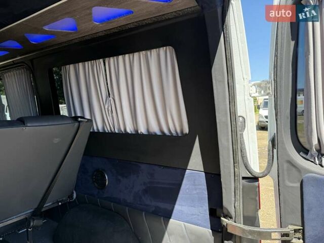 Белый Мерседес Sprinter, объемом двигателя 2.2 л и пробегом 240 тыс. км за 15000 $, фото 9 на Automoto.ua