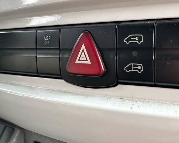 Белый Мерседес Sprinter, объемом двигателя 2.99 л и пробегом 228 тыс. км за 13900 $, фото 42 на Automoto.ua