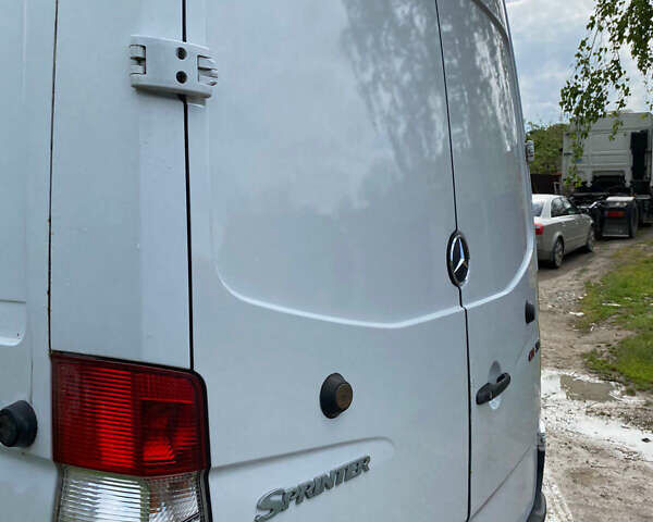 Белый Мерседес Sprinter, объемом двигателя 2.1 л и пробегом 500 тыс. км за 11800 $, фото 8 на Automoto.ua