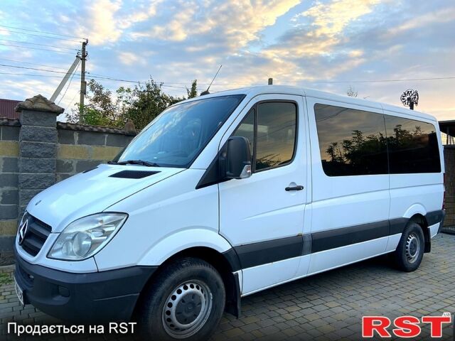 Белый Мерседес Sprinter, объемом двигателя 2.1 л и пробегом 308 тыс. км за 9500 $, фото 3 на Automoto.ua