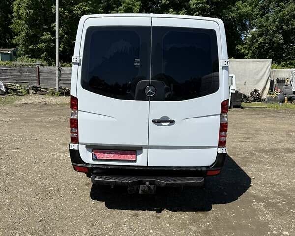 Белый Мерседес Sprinter, объемом двигателя 2.2 л и пробегом 240 тыс. км за 15000 $, фото 5 на Automoto.ua