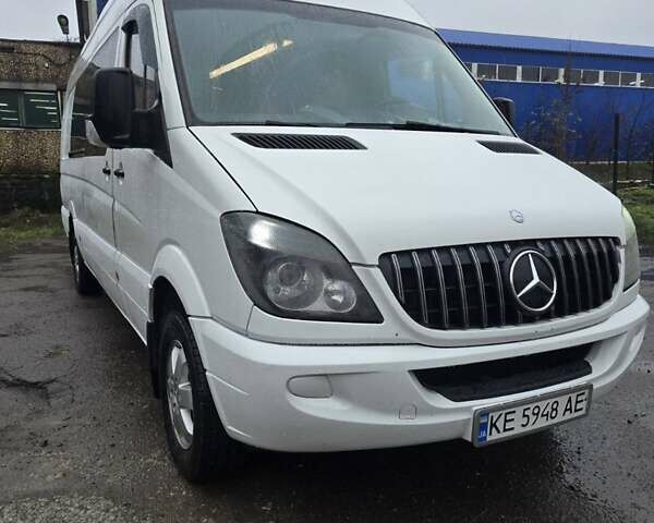 Белый Мерседес Sprinter, объемом двигателя 3 л и пробегом 200 тыс. км за 22500 $, фото 1 на Automoto.ua