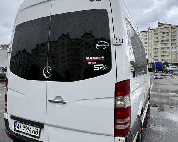 Белый Мерседес Sprinter, объемом двигателя 2.15 л и пробегом 408 тыс. км за 11500 $, фото 3 на Automoto.ua