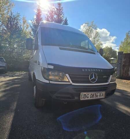 Белый Мерседес Sprinter, объемом двигателя 2.7 л и пробегом 500 тыс. км за 10799 $, фото 3 на Automoto.ua