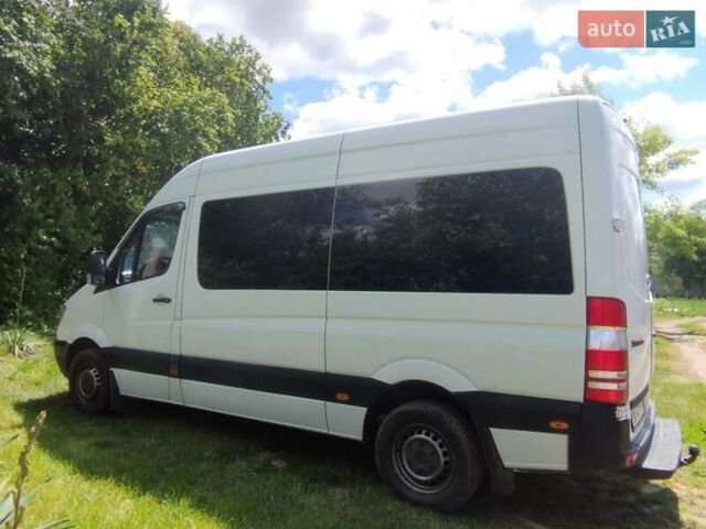 Белый Мерседес Sprinter, объемом двигателя 2.1 л и пробегом 704 тыс. км за 11950 $, фото 2 на Automoto.ua