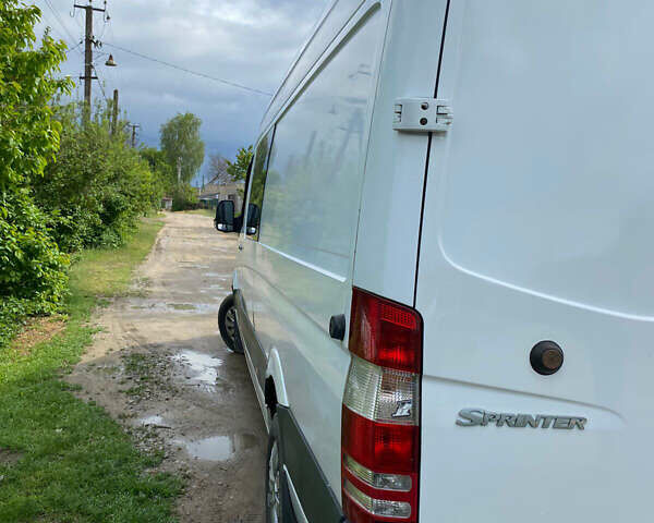 Белый Мерседес Sprinter, объемом двигателя 2.1 л и пробегом 500 тыс. км за 11800 $, фото 12 на Automoto.ua