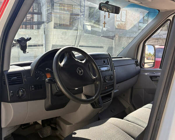 Белый Мерседес Sprinter, объемом двигателя 2.15 л и пробегом 480 тыс. км за 9000 $, фото 5 на Automoto.ua
