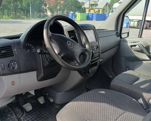 Белый Мерседес Sprinter, объемом двигателя 2.15 л и пробегом 340 тыс. км за 12300 $, фото 9 на Automoto.ua