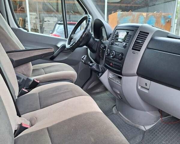 Белый Мерседес Sprinter, объемом двигателя 2.15 л и пробегом 518 тыс. км за 9500 $, фото 2 на Automoto.ua
