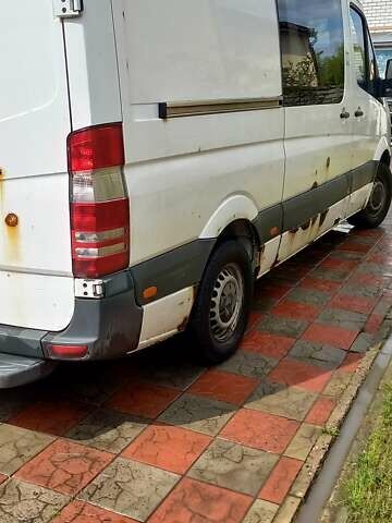 Белый Мерседес Sprinter, объемом двигателя 2.1 л и пробегом 417 тыс. км за 9300 $, фото 3 на Automoto.ua