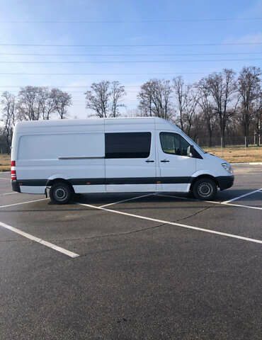 Белый Мерседес Sprinter, объемом двигателя 2.1 л и пробегом 500 тыс. км за 15000 $, фото 3 на Automoto.ua