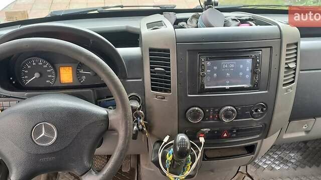 Белый Мерседес Sprinter, объемом двигателя 2.1 л и пробегом 417 тыс. км за 9300 $, фото 18 на Automoto.ua