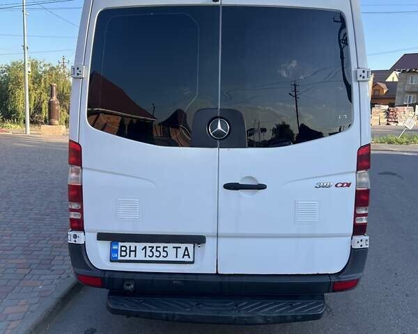 Белый Мерседес Sprinter, объемом двигателя 2.99 л и пробегом 530 тыс. км за 15300 $, фото 4 на Automoto.ua