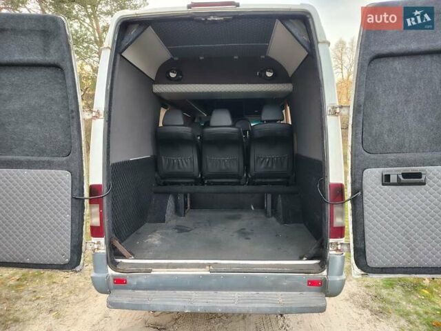 Белый Мерседес Sprinter, объемом двигателя 2.2 л и пробегом 460 тыс. км за 14000 $, фото 9 на Automoto.ua