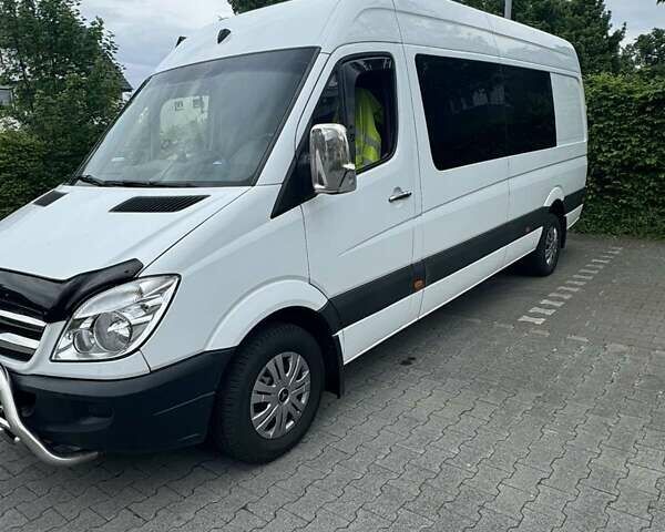 Белый Мерседес Sprinter, объемом двигателя 2.2 л и пробегом 680 тыс. км за 16350 $, фото 2 на Automoto.ua