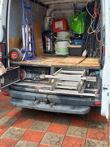 Белый Мерседес Sprinter, объемом двигателя 2.1 л и пробегом 417 тыс. км за 9300 $, фото 12 на Automoto.ua