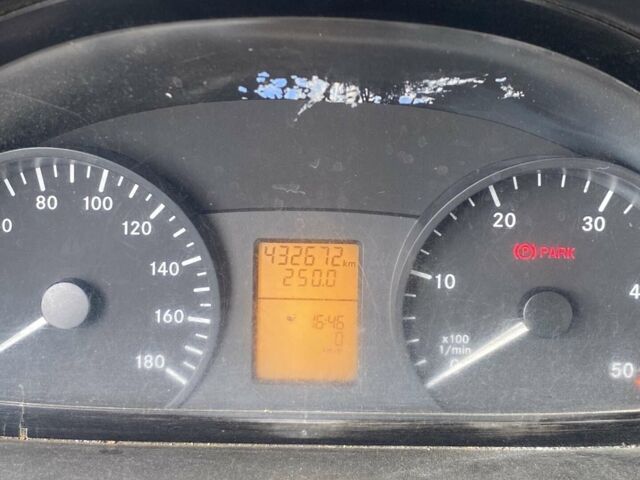 Белый Мерседес Sprinter, объемом двигателя 2.7 л и пробегом 432 тыс. км за 15000 $, фото 4 на Automoto.ua