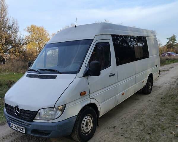 Белый Мерседес Sprinter, объемом двигателя 2.2 л и пробегом 460 тыс. км за 14000 $, фото 2 на Automoto.ua
