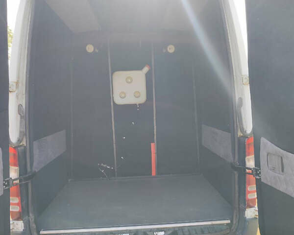 Белый Мерседес Sprinter, объемом двигателя 2.15 л и пробегом 363 тыс. км за 13500 $, фото 7 на Automoto.ua