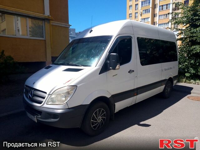 Белый Мерседес Sprinter, объемом двигателя 2.2 л и пробегом 420 тыс. км за 10000 $, фото 1 на Automoto.ua