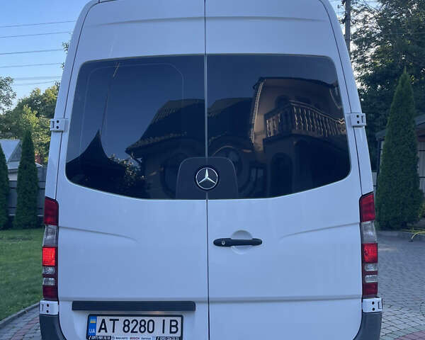 Білий Мерседес Sprinter, об'ємом двигуна 2.9 л та пробігом 722 тис. км за 29600 $, фото 4 на Automoto.ua