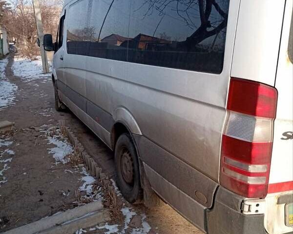 Белый Мерседес Sprinter, объемом двигателя 3 л и пробегом 420 тыс. км за 12000 $, фото 2 на Automoto.ua